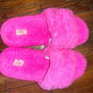 PINK SIZE 8 UGG SLIPPERS